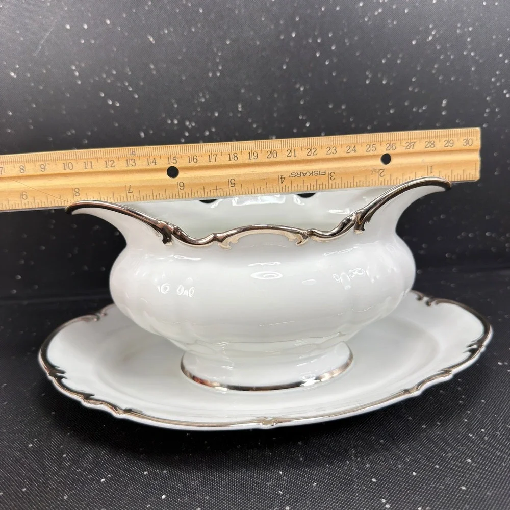 Hutschenreuther Selb Bavaria Pasco The Revere Gravy Boat Platinum Trim 8045 VTG